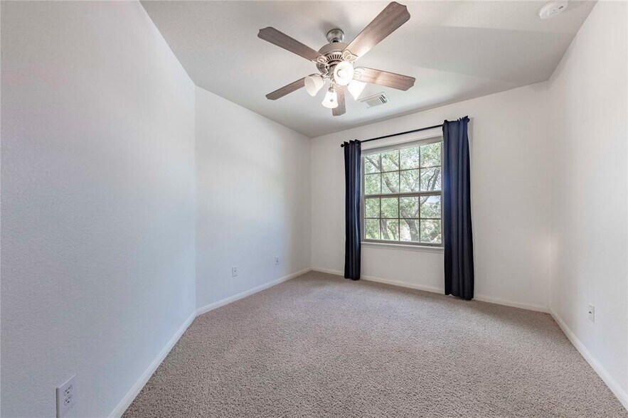 Building Photo - 13907 Bonnetbriar Ln