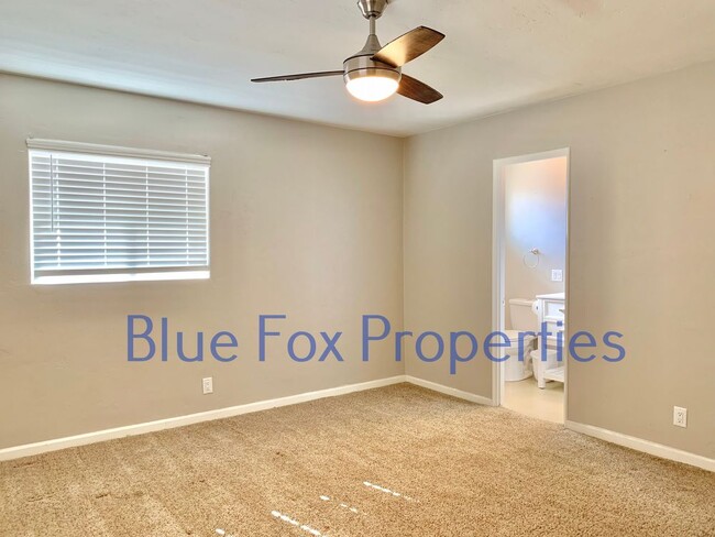 Building Photo - 602 N Palo Verde Blvd