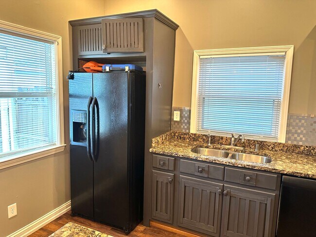 Building Photo - Renovated Germantown House in Great Location