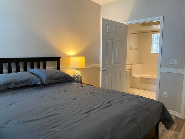 Building Photo - 3205 NE 184th St