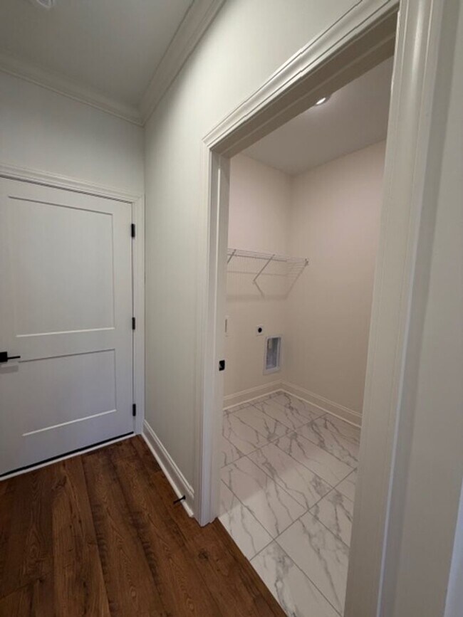 Building Photo - Maryville 37803 - 4 bedroom 3.5 bath - call Ed Johnson 865-924-5045