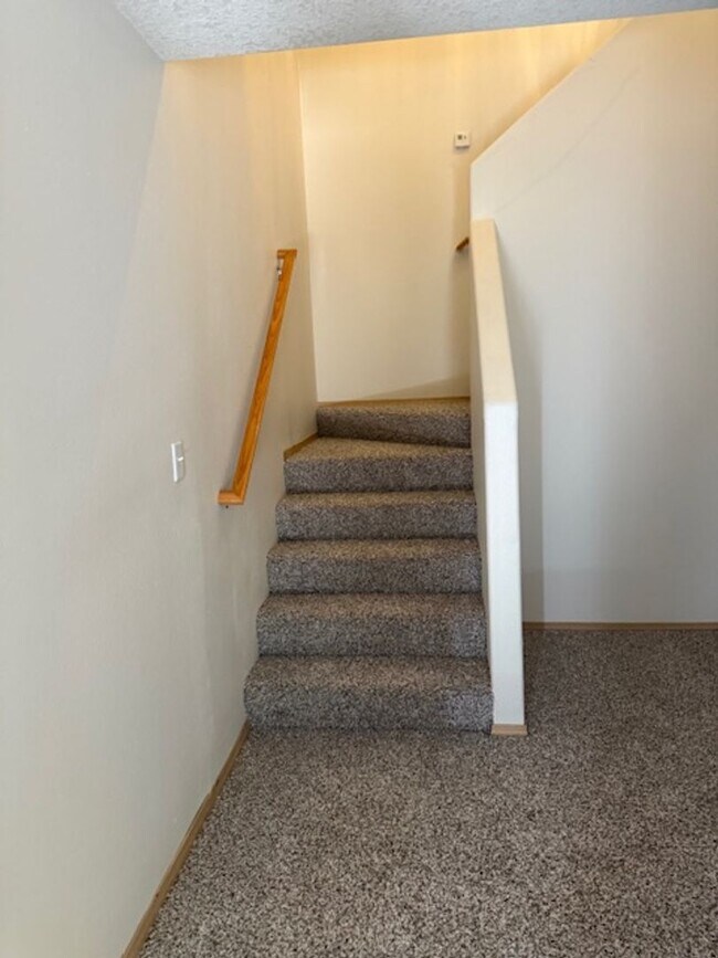Building Photo - 2-Story Townhouse