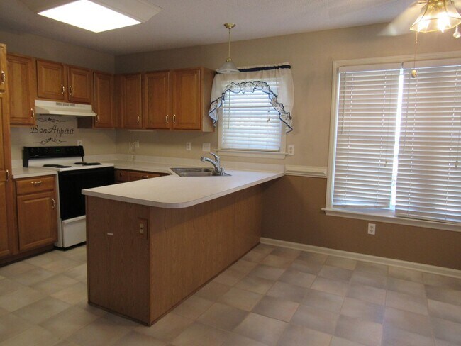 Building Photo - 3 BR 2 BA Hunters Creek