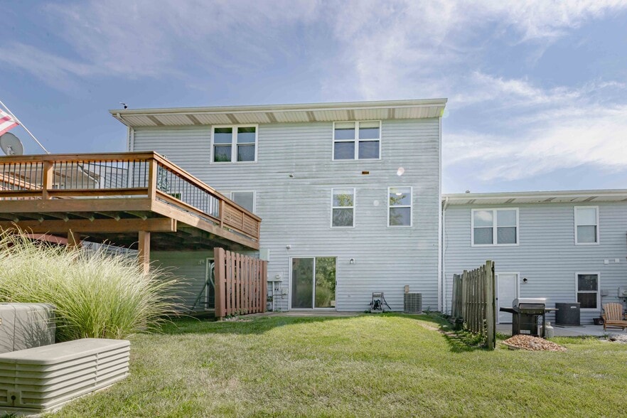 Building Photo - 3172 Meadow Trail Dr