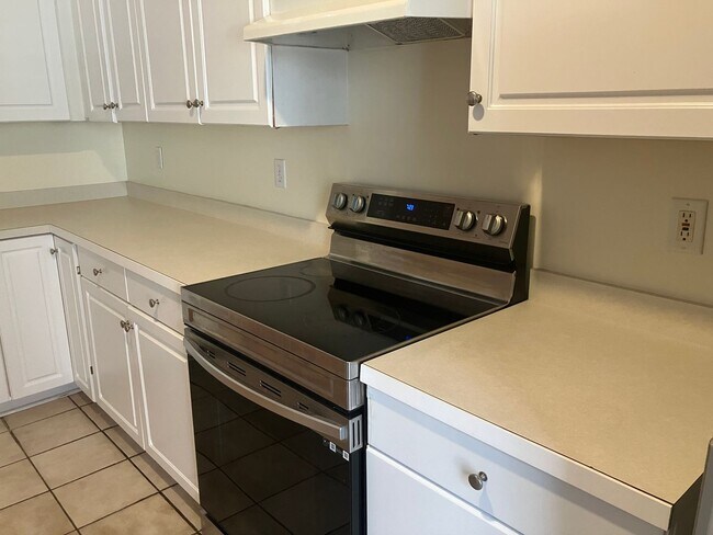Building Photo - 3BR / 2.5BA @ Westbury Park