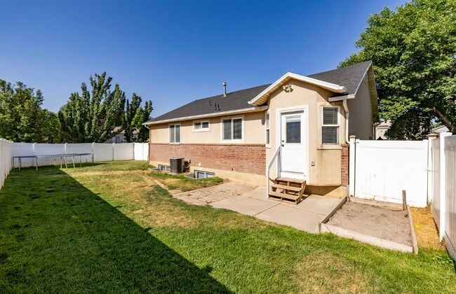 Building Photo - 7544 S 2020 E