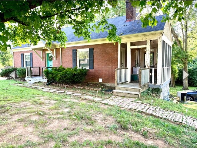 Primary Photo - Inglewood 1 Bedroom Upstairs Apartment $10...