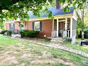 Building Photo - Inglewood 1 Bedroom Upstairs Apartment $11...