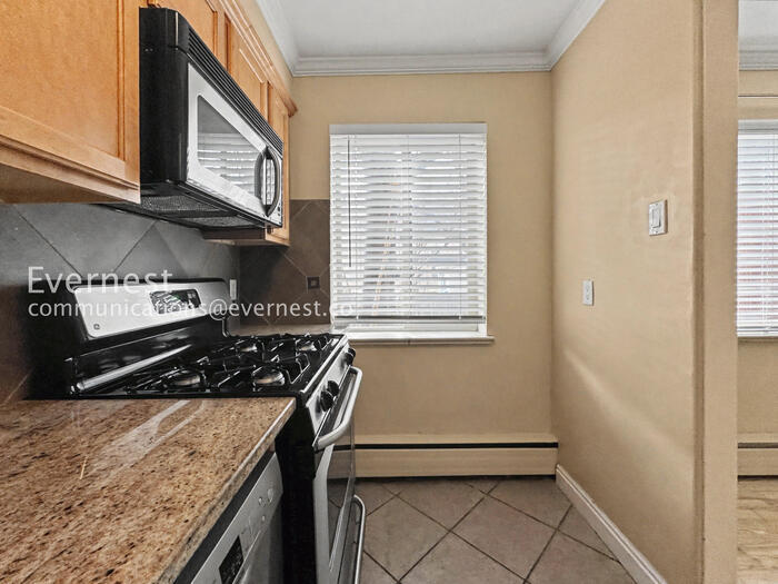 Building Photo - 276 S Sherman St