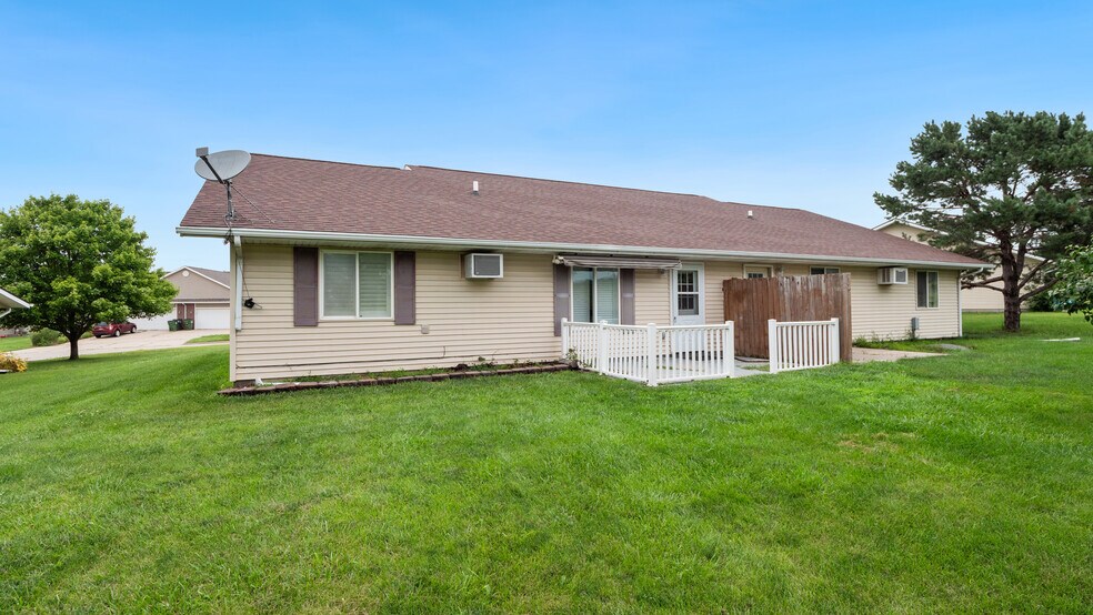Building Photo - 2021 Vista View Dr