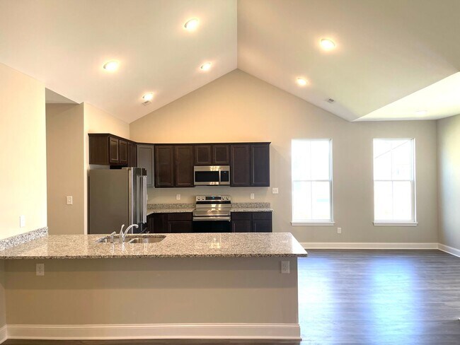 Building Photo - 2-Bedroom Townhome in Lenoir City