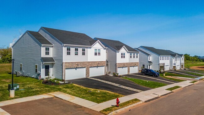 Building Photo - Brand New - 4Bed, 2.5Bath Townhouse in Pot...