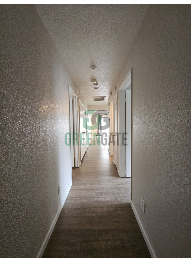 Building Photo - 1108 Cedar Creek Dr