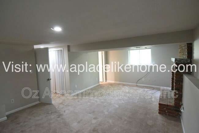Building Photo - 5521 Perry Ln