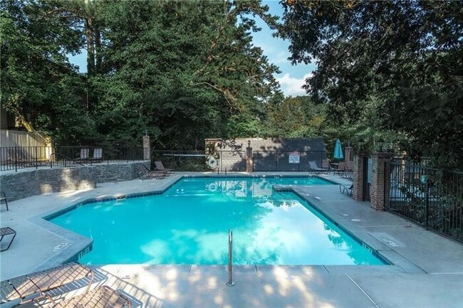 Building Photo - Rare Cross Creek 2 Bedroom-2.5 Bathroom Townhouse, Available NOW!