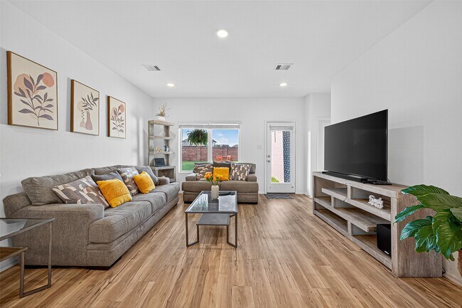 Building Photo - 27222 Woodridge Gln Dr