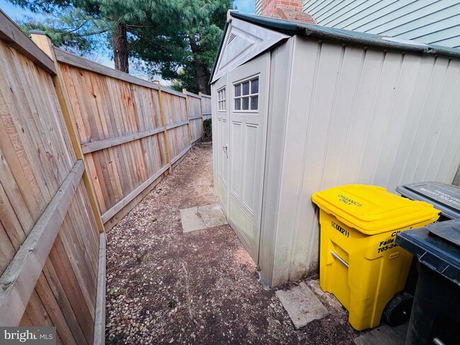 Building Photo - 305 Gundry Dr