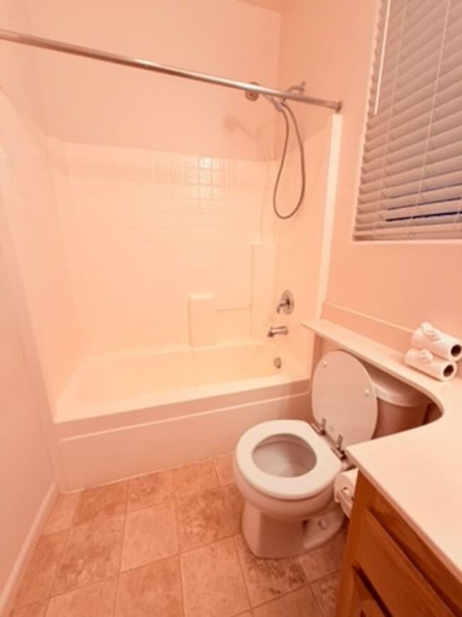 Building Photo - Bright & Spacious 4BD/3BA Home with Downstairs Bed/Bath in Elk Grove