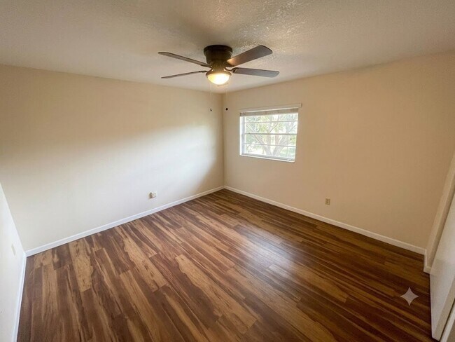 Building Photo - 1102 Elmwood St