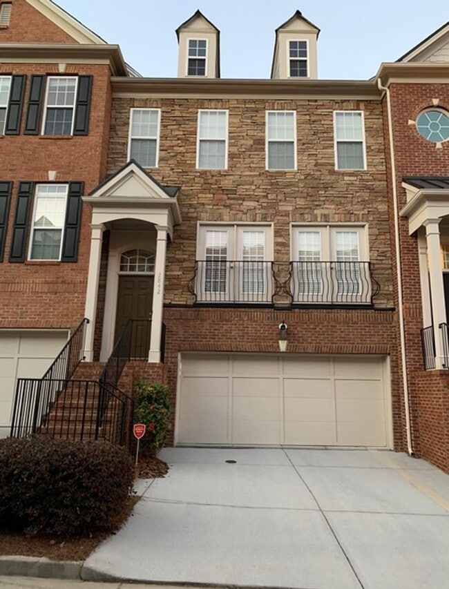 Building Photo - Beautiful Townhome Available in Vinings Overlook!