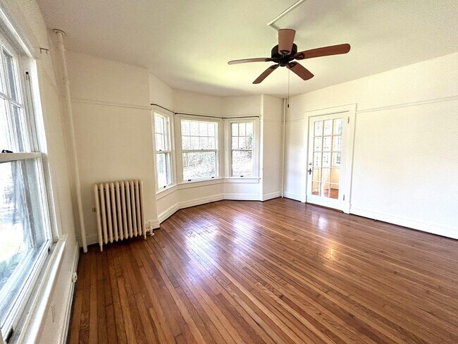 Building Photo - North AVL -  Renovated Arts & Crafts Cottage