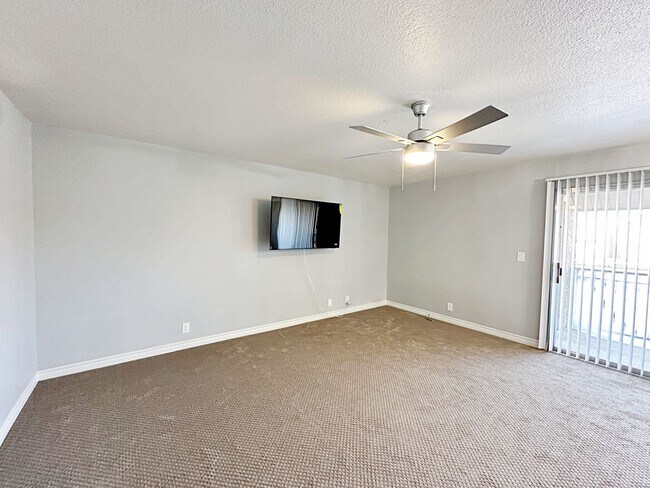 Building Photo - 2 BEDROOM 2 BATH FULLY REMODELED CONDO IN ...