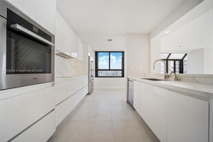 Building Photo - 201 Crandon Blvd