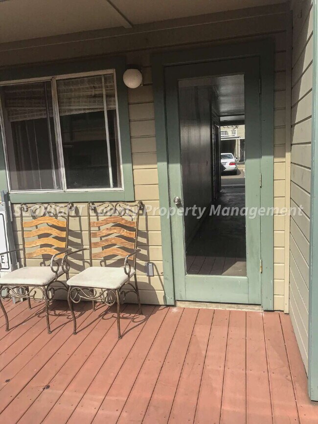 Building Photo - AVAILABLE NOW - 2 Bedroom plus den and loft / 2 Bathroom Condo on East Foothill in SLO