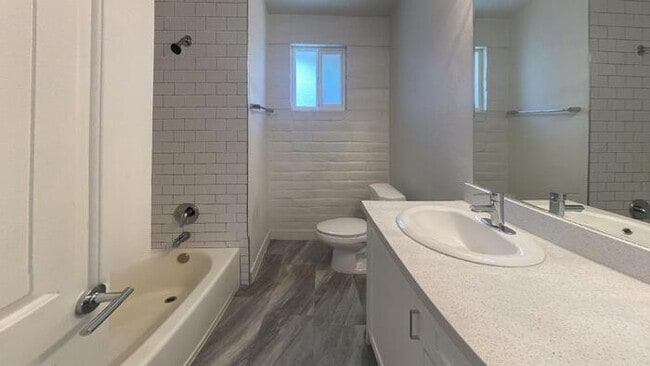Building Photo - 1/2 Off First First Month! Luxury 2 Bed Ap...