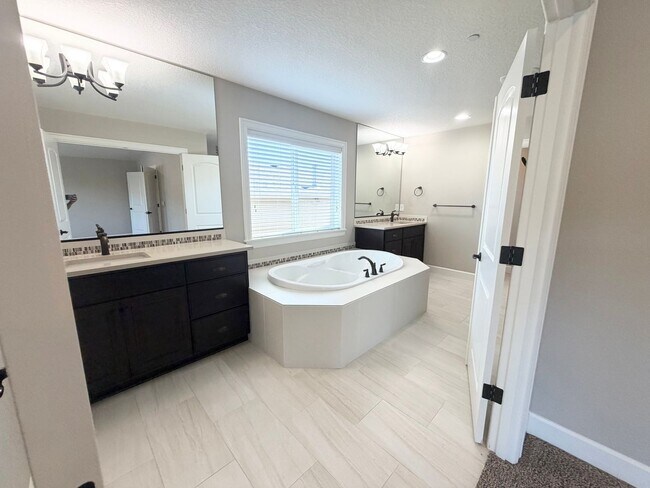 Building Photo - Beautiful 5 Bedroom with Den/Office and Large Bonus Room in Bethany Ridge!!!