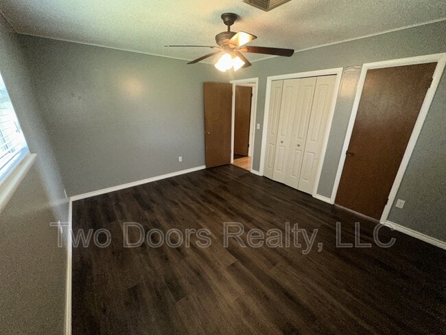 Building Photo - 137 E Jarman Dr