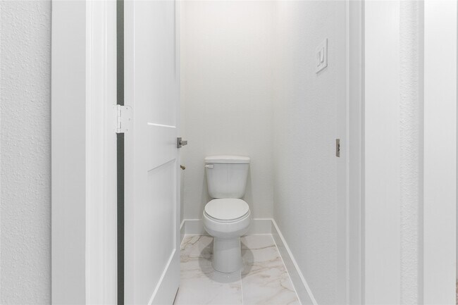 Building Photo - 2426 Ella Blvd