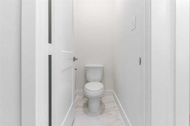 Building Photo - 2428 Ella Blvd