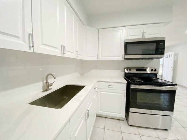 Building Photo - 2715 Ponce De Leon Blvd