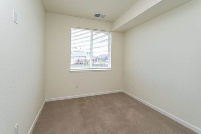 Building Photo - Luxury Condo Living with Mountain Views in the Heart of Briargate!!