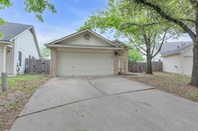 Building Photo - 1708 Royal Ascot Dr