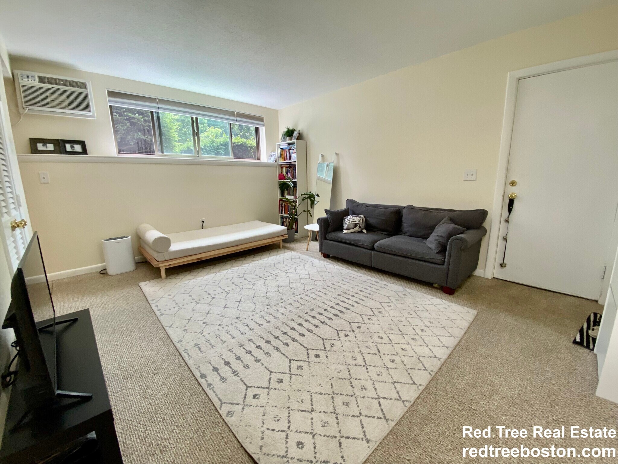 Building Photo - 172 River St