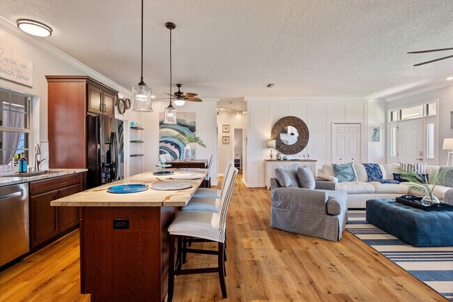 Building Photo - 4 Susan Pl