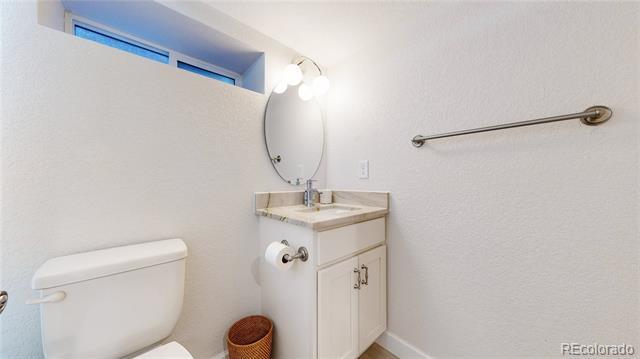 Building Photo - 1325 Dahlia St