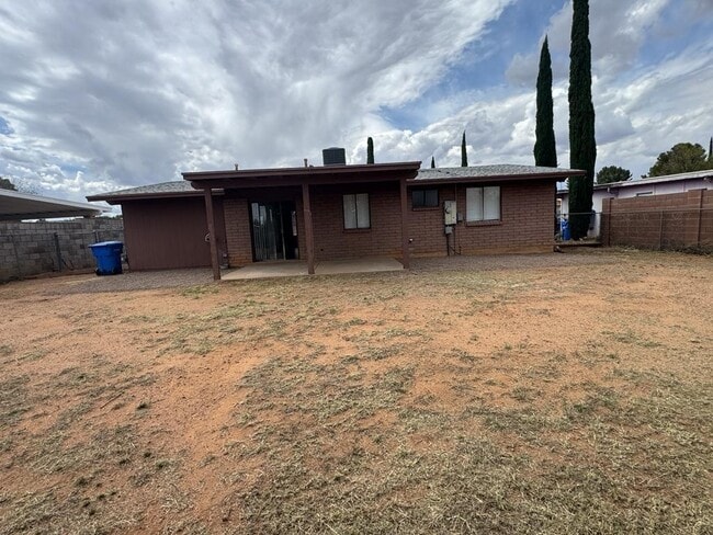 Building Photo - 5056 E Evergreen Dr