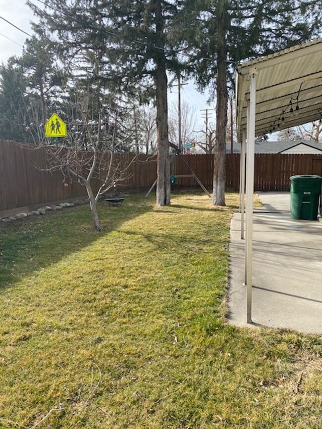 Building Photo - 2 Bedroom and 1 Bathroom Old Southwest Reno Home