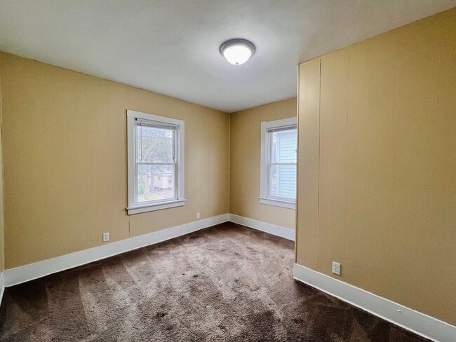 Building Photo - 3 Bedroom House