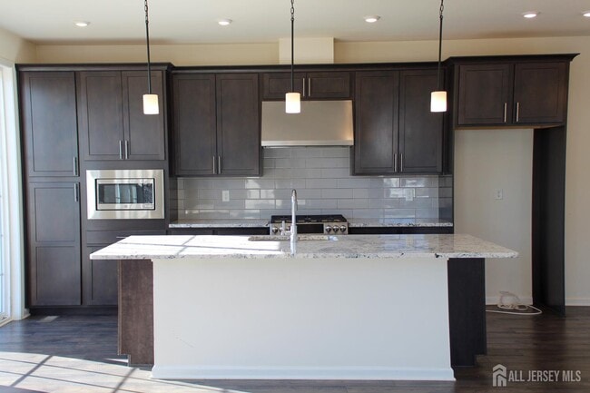 Building Photo - 601 Charleston Dr