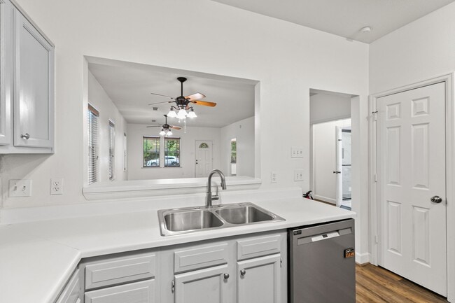 Building Photo - 1912 Shearn St