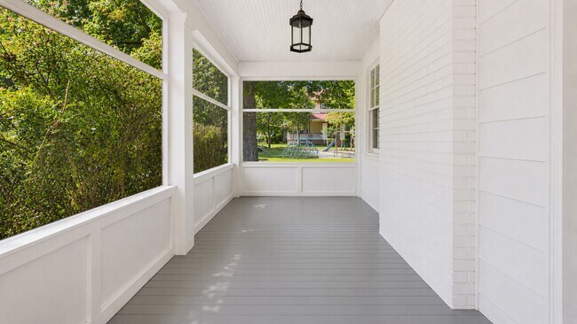 Building Photo - Heart of Woodland Heights just blocks from JRPS, Renovated 2BR / 1.5BA home with gardens