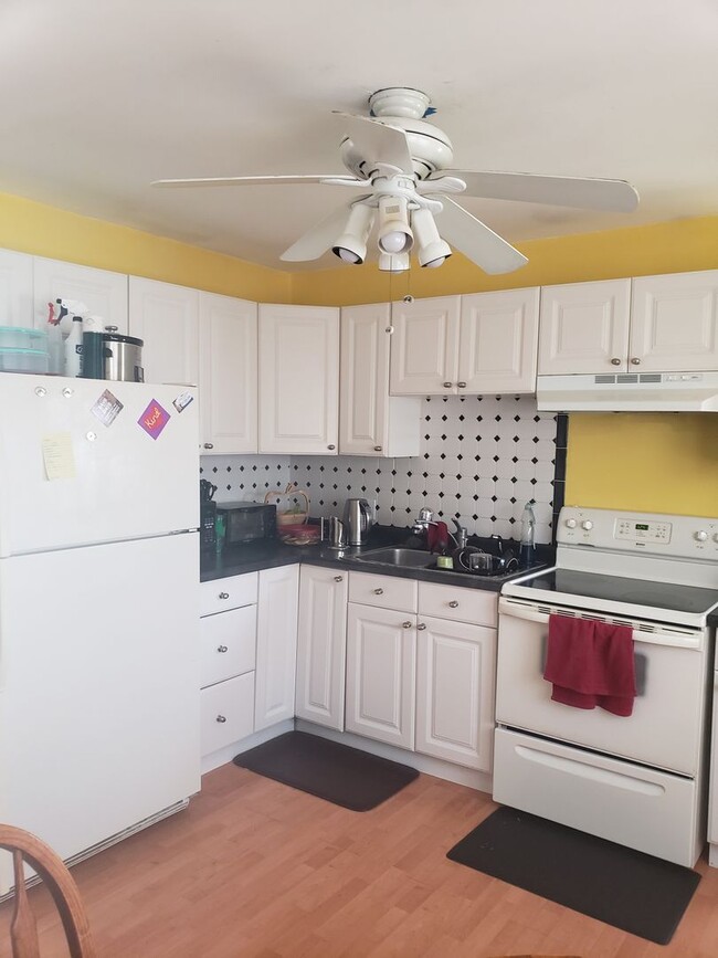 Building Photo - 3bed/1bath in Kenwood neighborhood