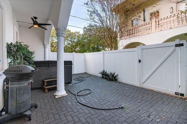 Building Photo - 5601 Bayshore Blvd
