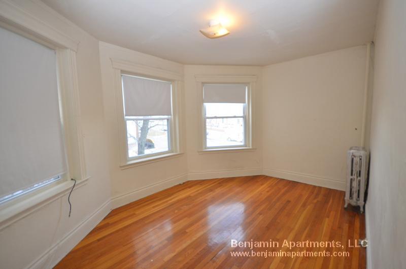 Building Photo - 1350 Comm.Ave. Unit 8