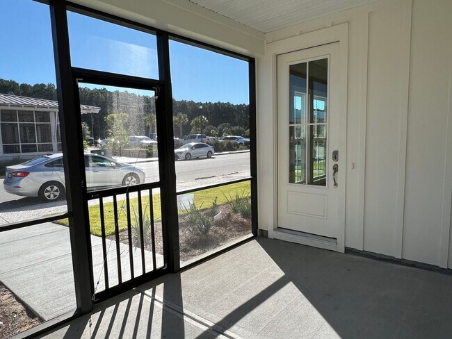 Building Photo - Lovely 3 BR Townhouse in Washington Square...