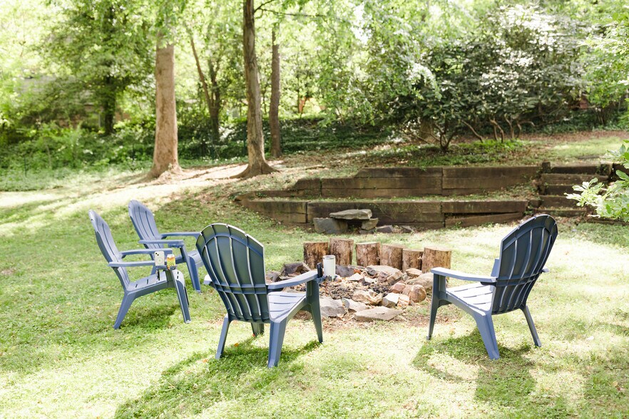 Building Photo - 39 Southwicke Dr